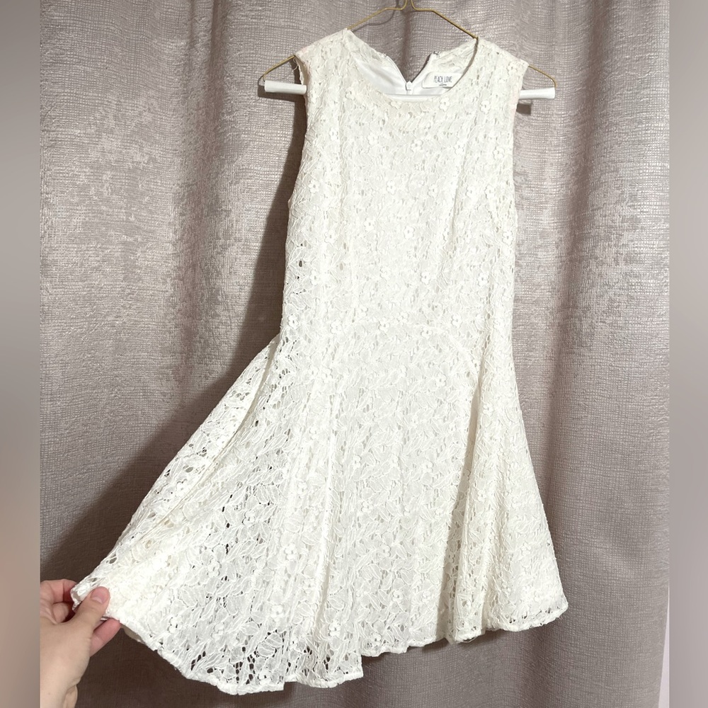 White dress wide skirt lace M